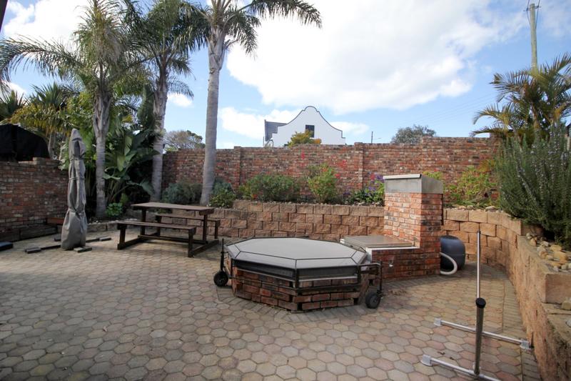 4 Bedroom Property for Sale in Fraaiuitsig Western Cape